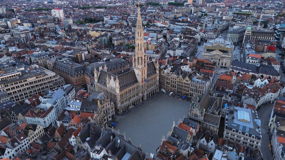 Vue aerienne de la ville Bruxelles montrant la grande place.