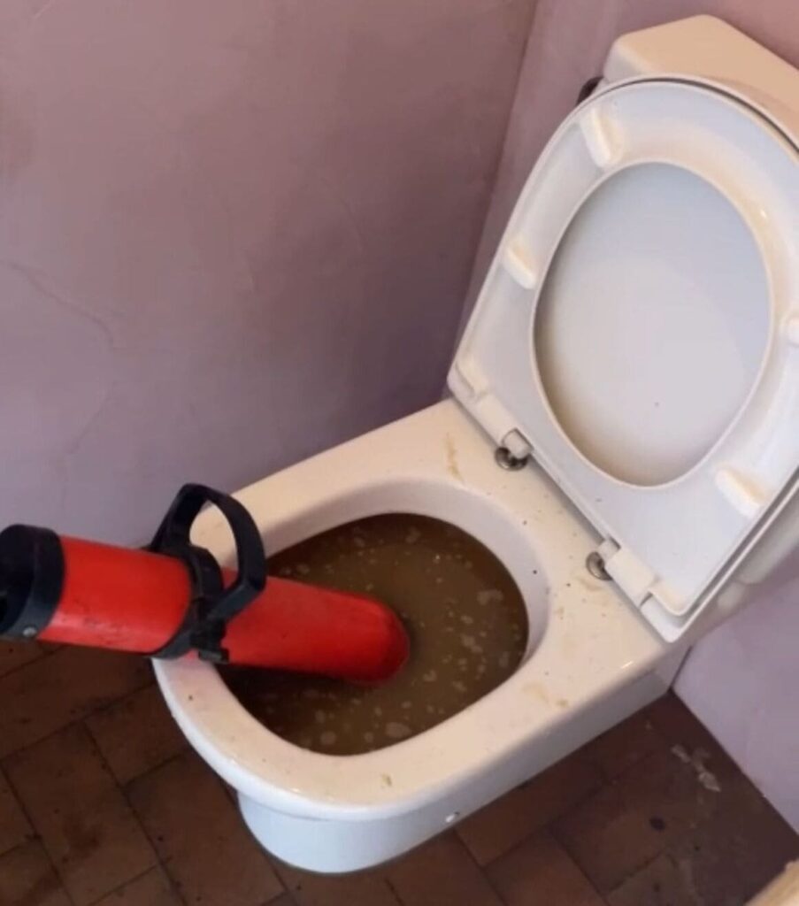 Débouchage wc Tubize (Tubeke) réalisé par l'Entreprise Mertens Débouchage
