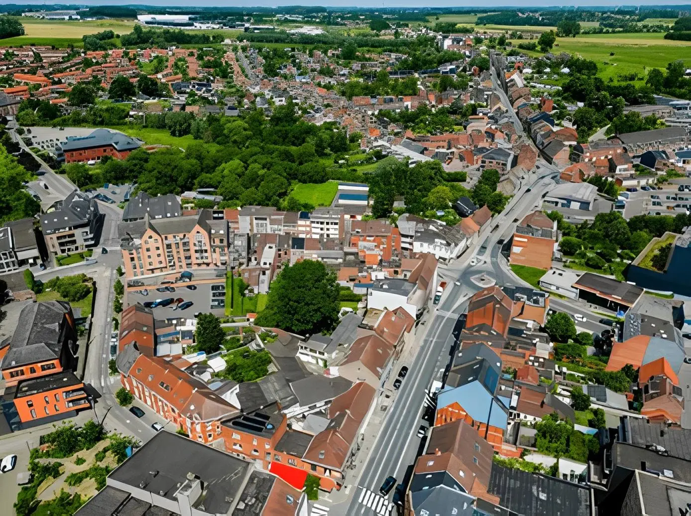 Tubize, Belgique. Cette ville pittoresque d'Europe présente une architecture historique avec une esthétique charmante, mieux vue d'en haut