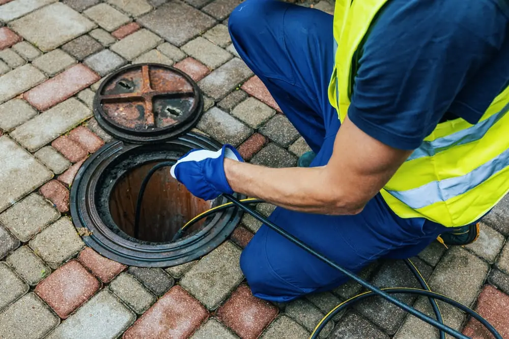 Intervention rapide en urgence pour un Débouchage égout Dinant 5500 par Mertens Débouchage