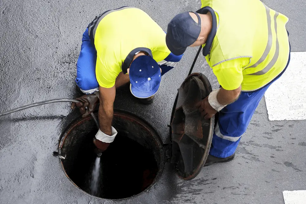 Mertens débouchage canalisation Nivelles : les travailleurs de l'assainissement drainent la ligne d'une canalisation d'un égout à Nivelles-Nijvel 1400