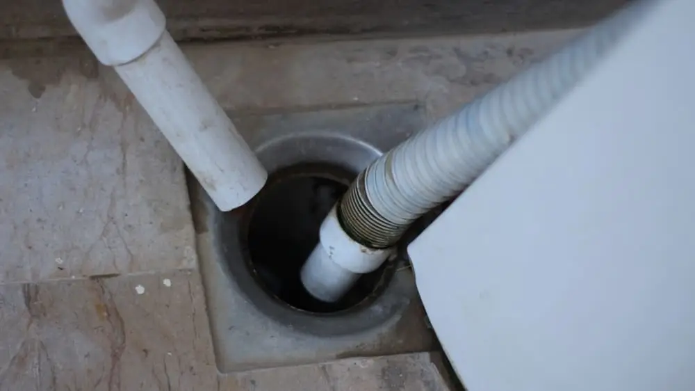 Débouchage Jette Bruxelles Capitale : les tuyaux sont tombés ou sont tombés dans le drain, avec un fond de texture en marbre