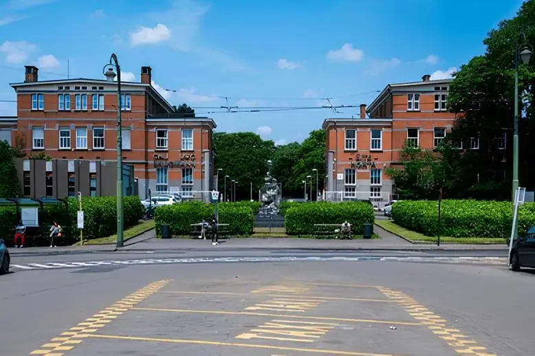 Débouchage Jette Bruxelles Capitale : Le campus de la façade de l'hôpital universitaire CHU UVC Brugmann