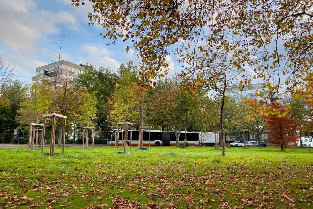 Parc Molenbeek Saint-Jean à Bruxelles par jour d'automne ensoleillé