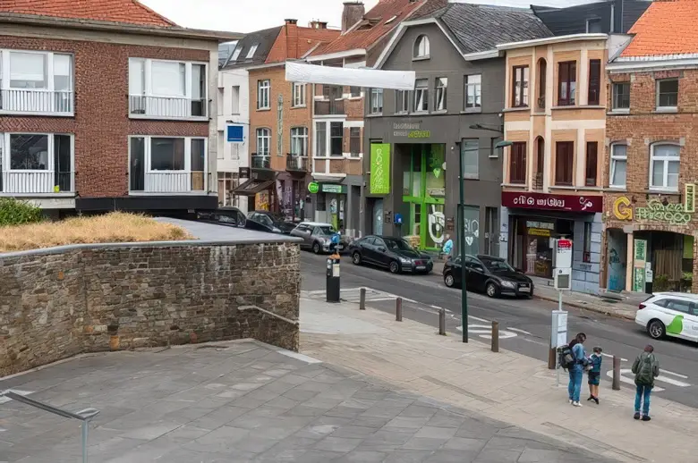 Woluwe-Saint-Pierre, Belgique- Magasins locaux et résidences sur la place Stockel