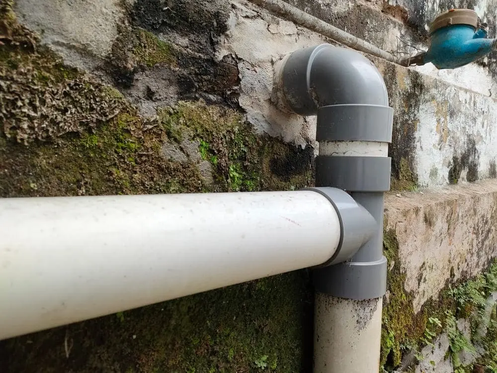 Intervention de débouchage à Liège pour une canalisation à l'extérieure.