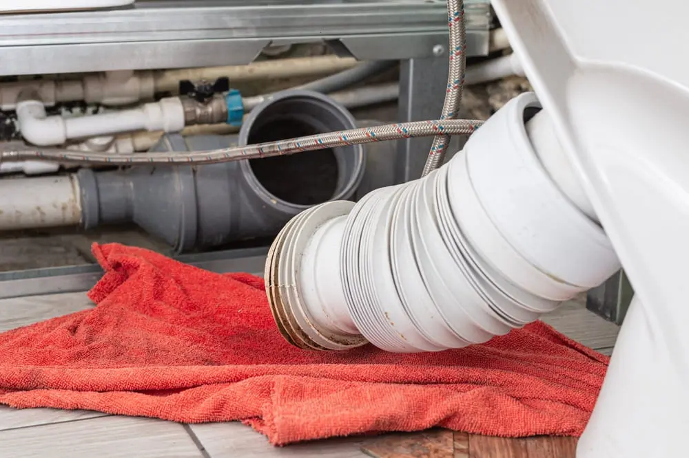 Débouchage WC à Bruxelles avec démontage des toilettes pour éliminer un bouchon dans la canalisation